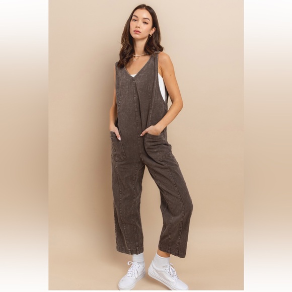 04 Fabulous Acid washed Brown denim deep front v neck overall - Picture 3 of 6